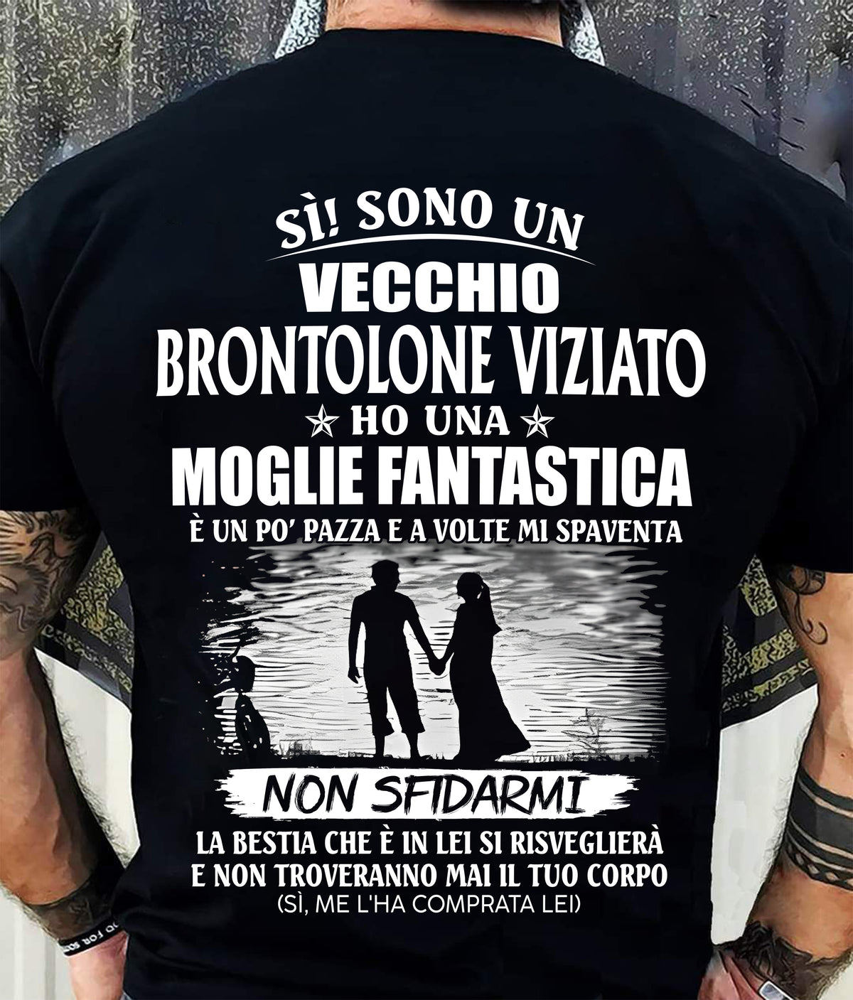 SÌ! SONO UN VECCHIO BRONTOLONE VIZIATO - Maglietta per il marito dalla moglie - ITA/TRNN00 (SKU2605-339-00)