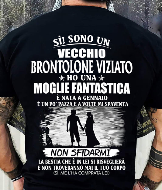 GENNAIO - SÌ! SONO UN VECCHIO BRONTOLONE VIZIATO - Maglietta per il marito dalla moglie - ITA/TRNN01 (SKU2605-339-01)