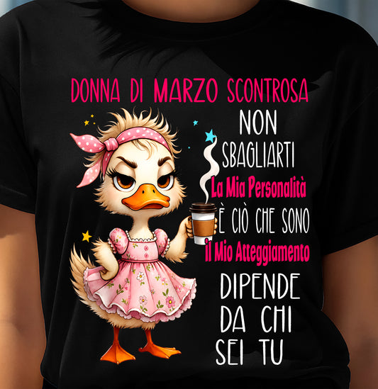 MARZO - DONNA DI SCONTROSA - Maglietta Di Compleanno Da Donna - ITA/TRNN03 (SKU2605-265-03)