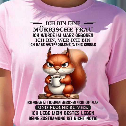 März – MÜRRISCHE FRAU – GEBURTSTAGS-T-SHIRT FÜR FRAUEN - DEU/TRNN03 (SKU2605-251-03)