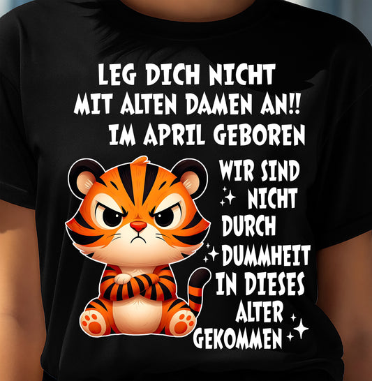 APRIL – LEG DICH NICHT MIT ALTEN DAMEN AN!! – GEBURTSTAGS-T-SHIRT FÜR FRAUEN - DEU/TRNN04 (SKU2605-332-04)