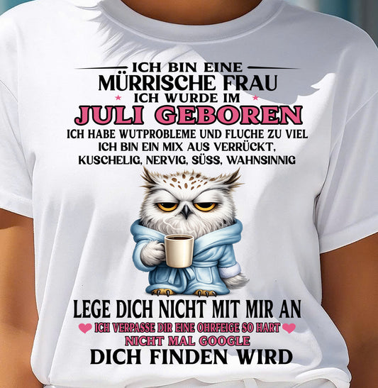 JULI – ICH BIN ΕΙΝΕ MÜRRISCHE FRAU – GEBURTSTAGS-T-SHIRT FÜR FRAUEN - DEU/TRNN07 (SKU2605-394-07)