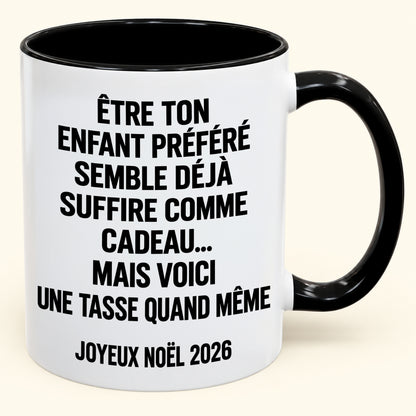 ÊTRE TON ENFANT PRÉFÉRÉ SEMBLE DÉJÀ SUFFIRE COMME CADEAU... - Mug à café humoristique de Noël 2026 - Cadeau original MUGFR (SKU2610-450)