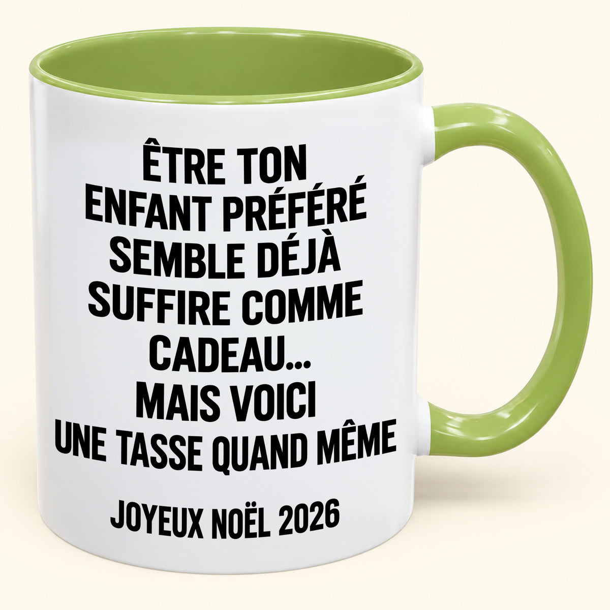 ÊTRE TON ENFANT PRÉFÉRÉ SEMBLE DÉJÀ SUFFIRE COMME CADEAU... - Mug à café humoristique de Noël 2026 - Cadeau original MUGFR (SKU2610-450)
