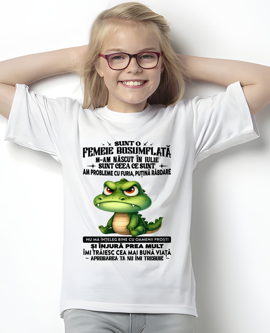IULIE - SUNT O FEMEIE BOSUMFLATĂ - Tricou de ziua de naștere pentru femeie - RO/TRNN07 (SKU2605-376-07)