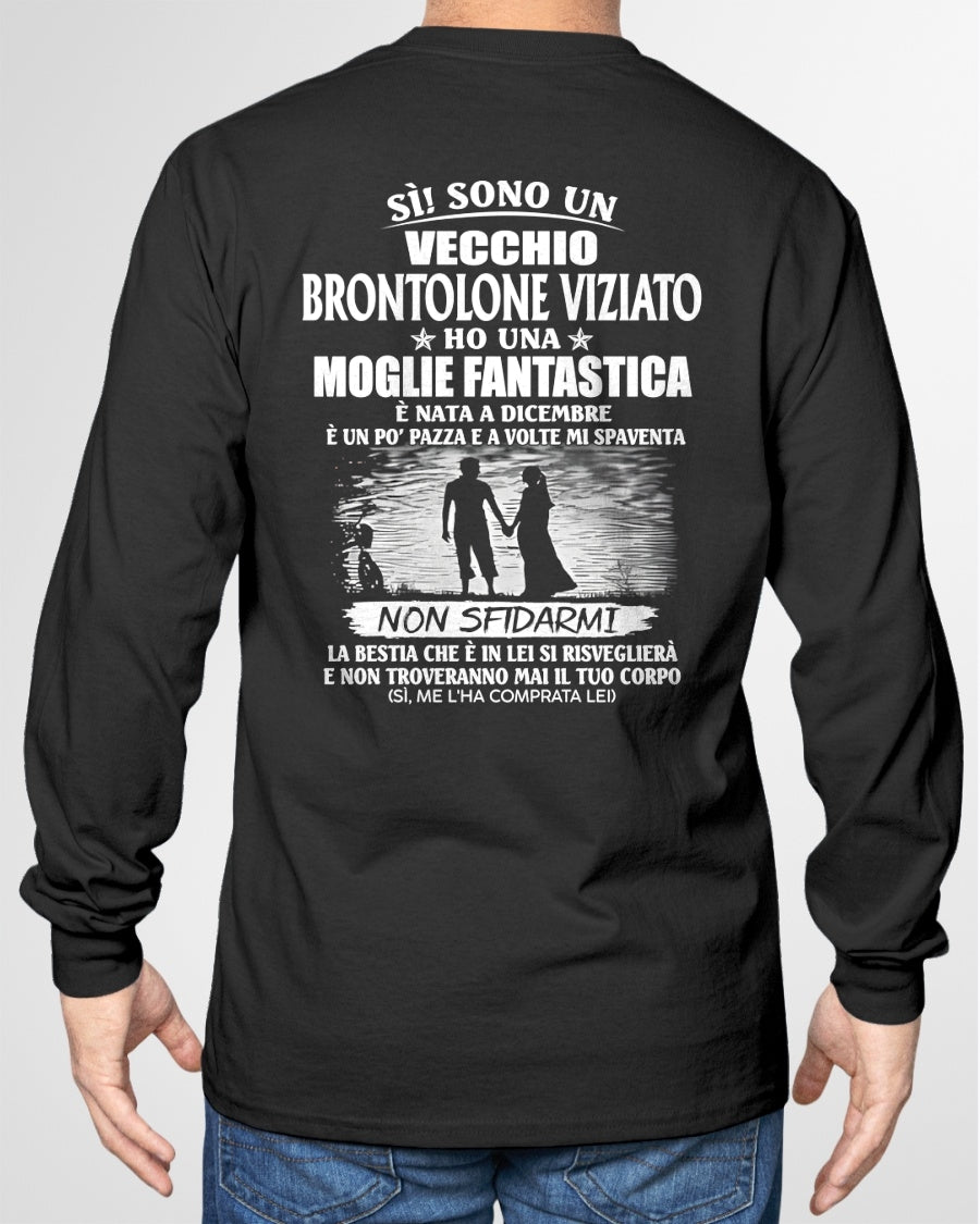 DICEMBRE - SÌ! SONO UN VECCHIO BRONTOLONE VIZIATO - Maglietta per il marito dalla moglie - ITA/TRNN12 (SKU2605-339-12)
